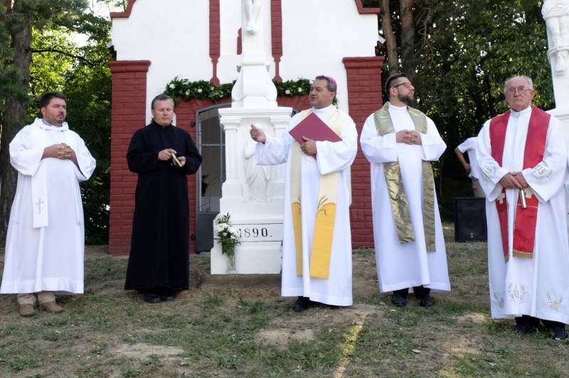 2021.06.30_Gödre felújított kálvária (75).JPG